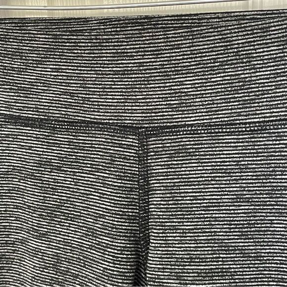 Old Navy Active Go-Dry Leggings, Girl Large (10-12) - Picture 4 of 9